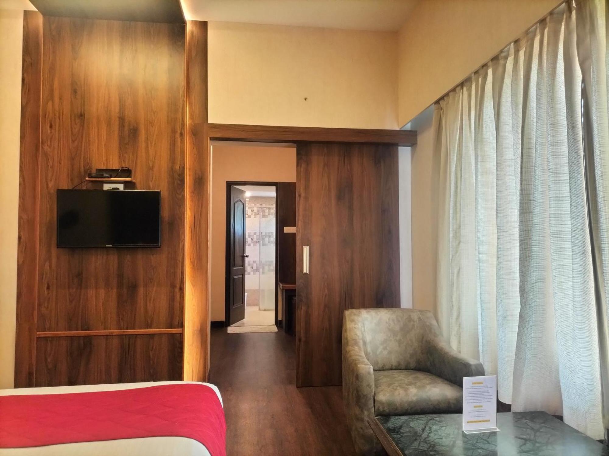 Zip By Spree Hotels Surabi International Веллуру Экстерьер фото