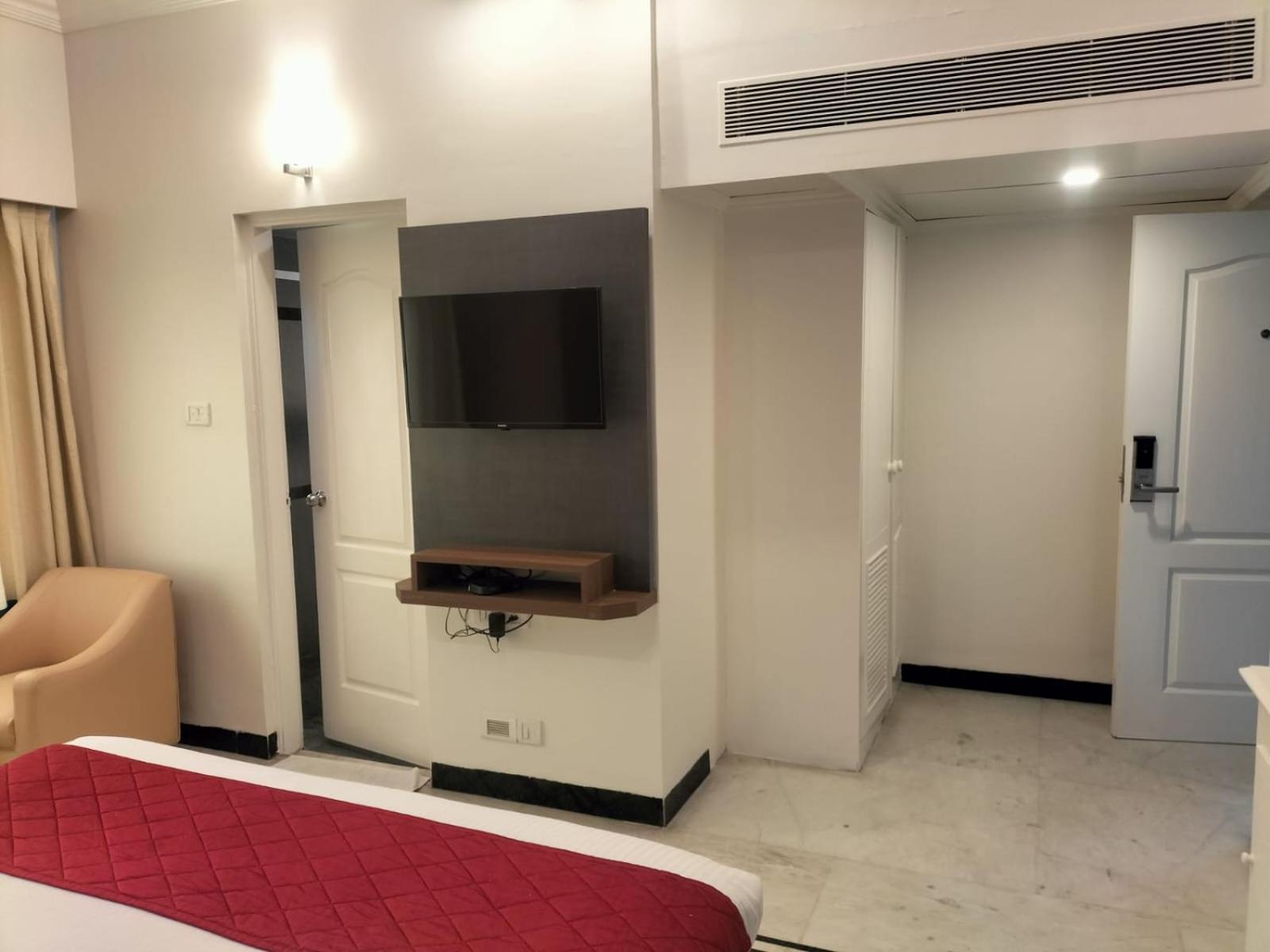 Zip By Spree Hotels Surabi International Веллуру Экстерьер фото