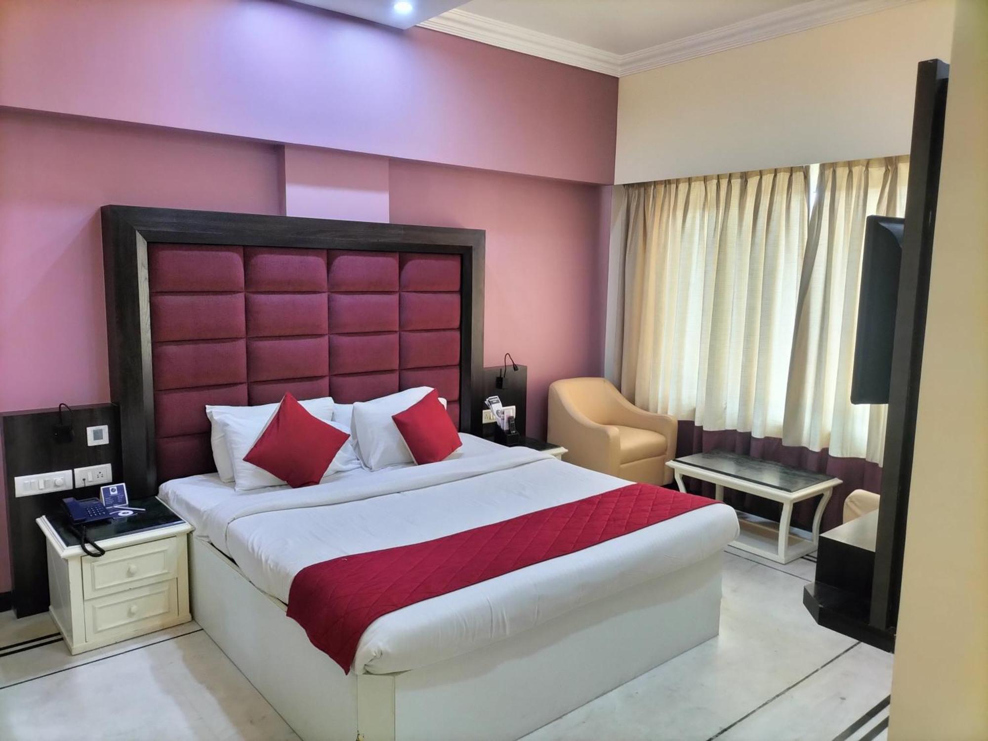 Zip By Spree Hotels Surabi International Веллуру Экстерьер фото