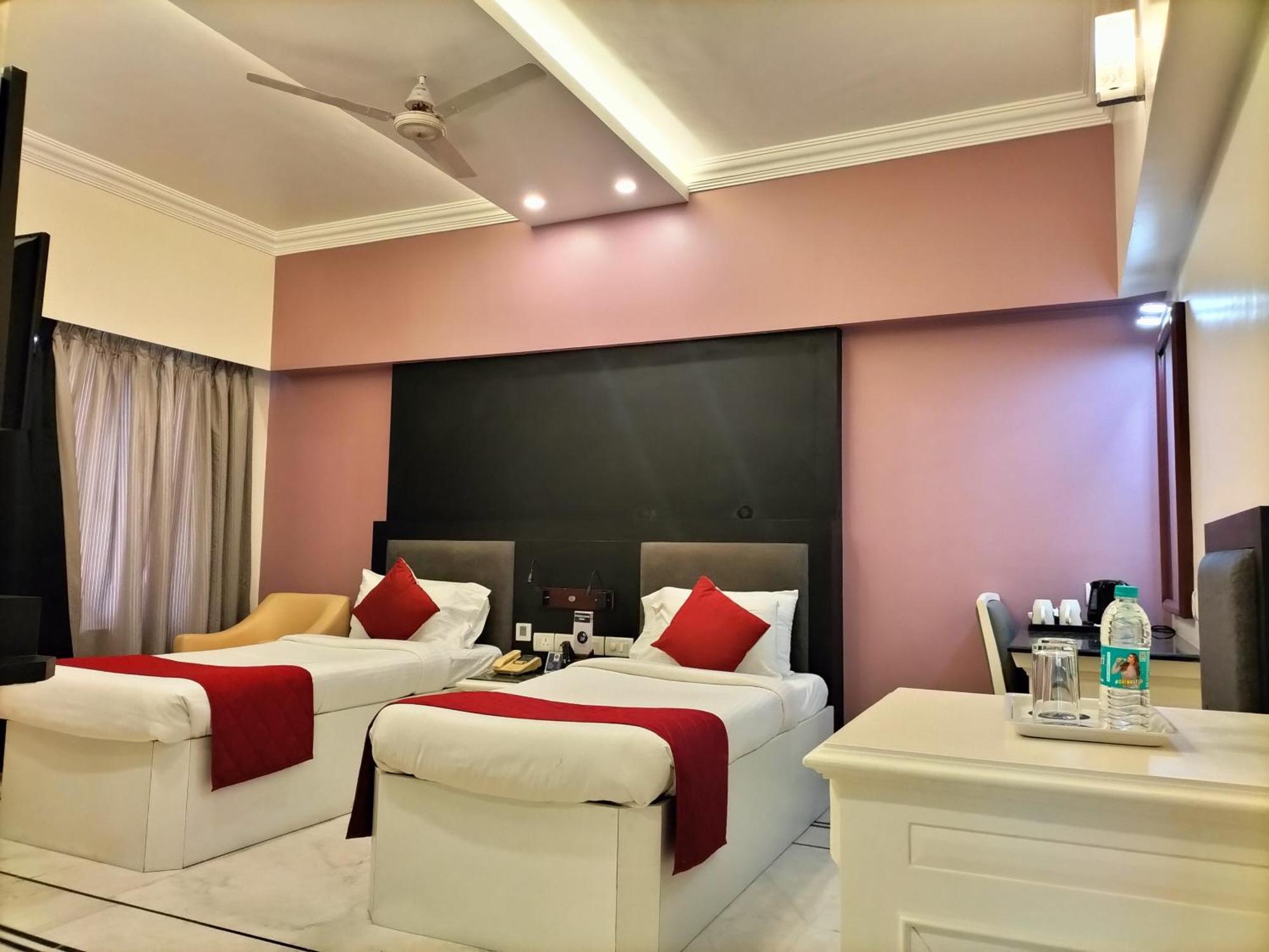 Zip By Spree Hotels Surabi International Веллуру Экстерьер фото