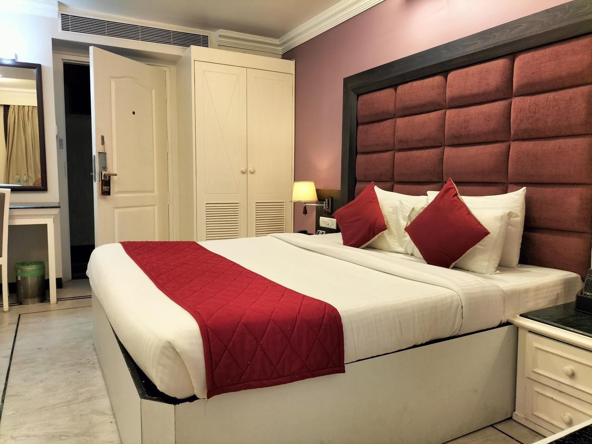 Zip By Spree Hotels Surabi International Веллуру Экстерьер фото