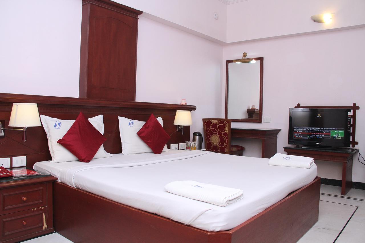 Zip By Spree Hotels Surabi International Веллуру Экстерьер фото
